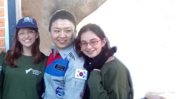 Astronaut Yi So-yeon (center) and two members of the winning team from the Pelech Religious Experimental High School for Girls