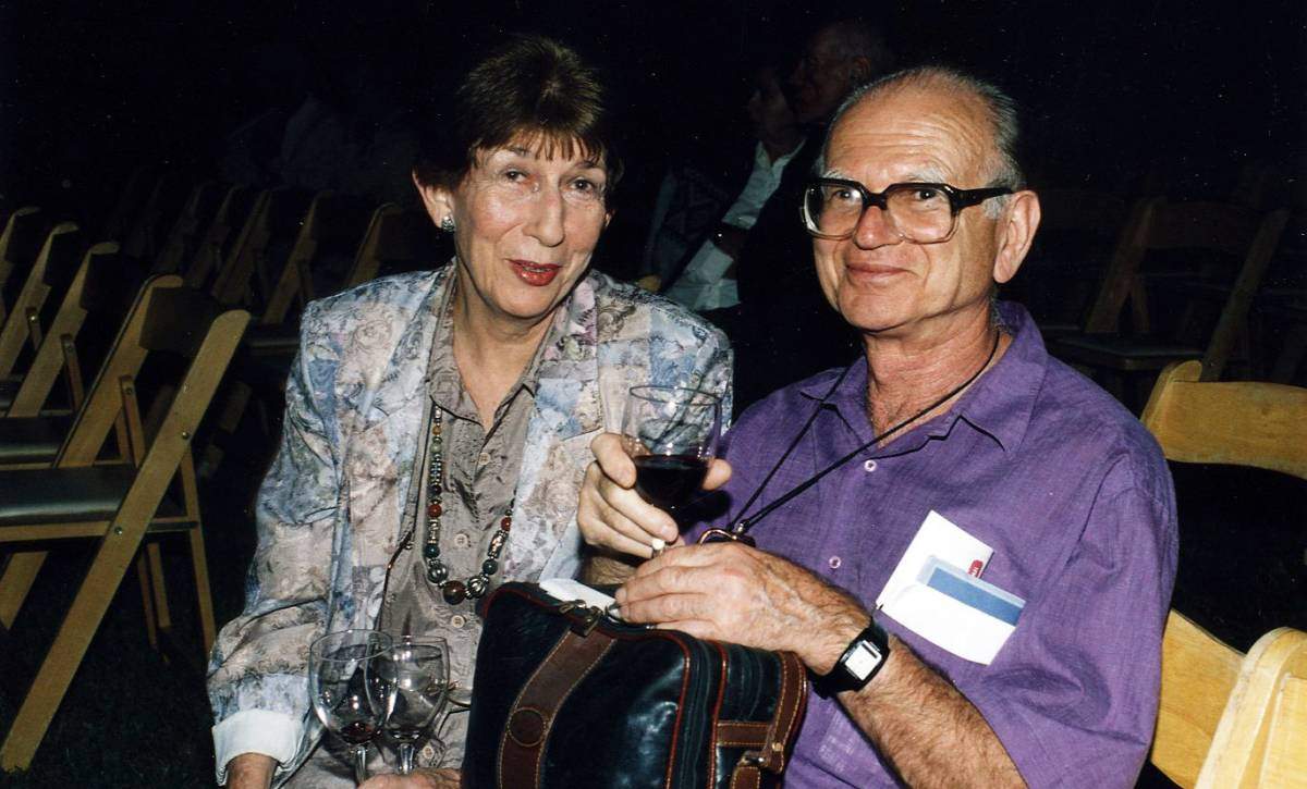 Edek continued to contribute to the world of plasma physics in his Weizmann Institute lab. Ruth and Prof. Abraham Blaugrund