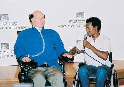 Christopher Reeve Meets with Elad Wassa, who survived the May 19, 2002 terrorist attack in Netanya. Mr. Reeve is in Israel for a four-day visit.
