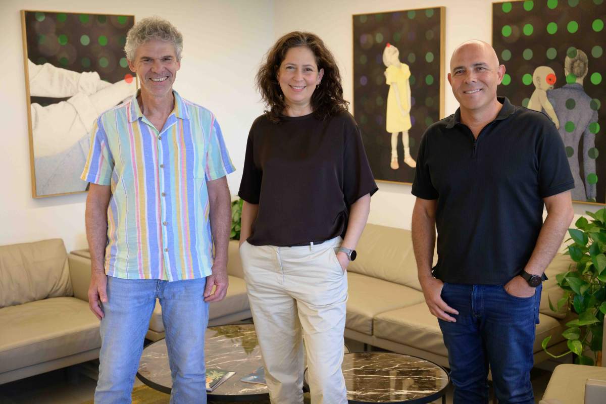(l-r) Prof. Gil Levkowitz, Dr. Yael Kuperman and Prof. Alon Chen