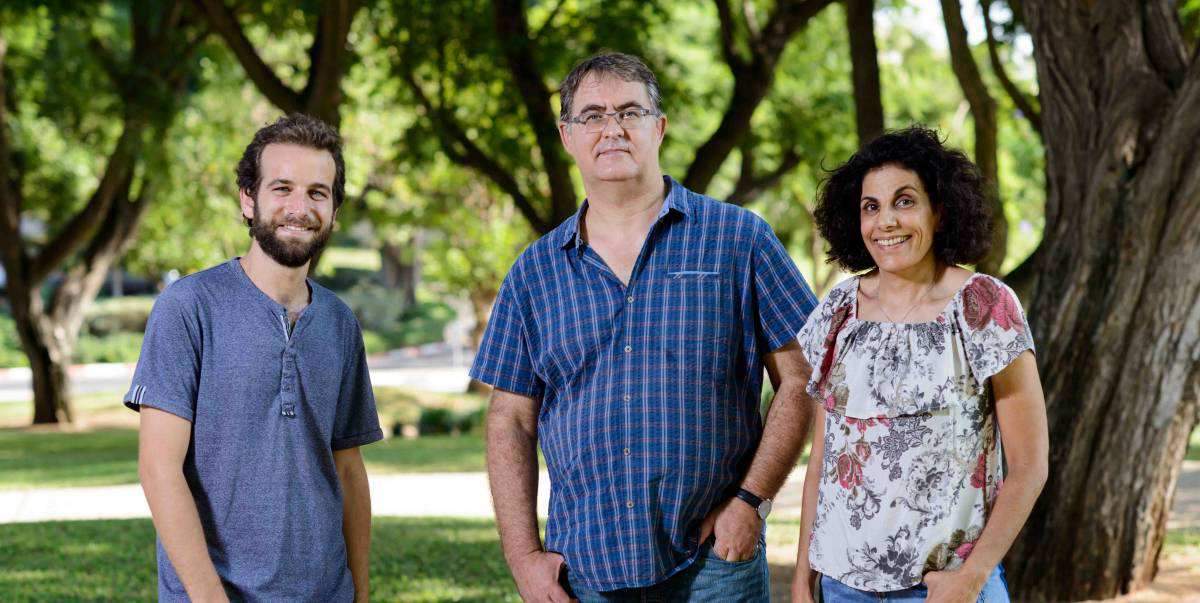 (l-r) Dr. Yochai Wolf, Prof. Steffen Jung and Dr. Sigalit Boura-Halfon found a surprising connection between immune cells and weight gain