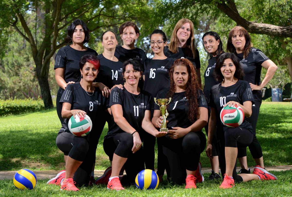The Weizmann Institute Women's net ball team show off their trophy