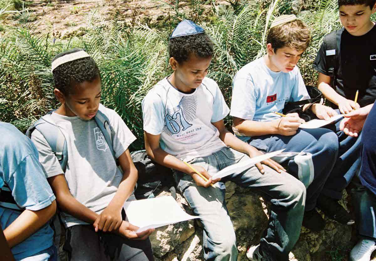 משתתפי סיור "ממני". מודל לחיקוי