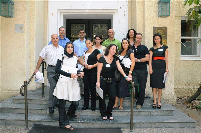 Prof. Hasan Dweik of Al-Quds University (left), Dr. Ami Shalit, Director of the Feinberg Graduate School (left, upper row) and students from Al-Quds and Weizmann, participants in the Social Sciences and Humanitarian Affairs Master’s Program of the Sapienza University of Rome, at the Weizmann Institute of Science several years ago