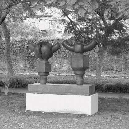King and Queen, 1971-1972, by Sorel Etrog
