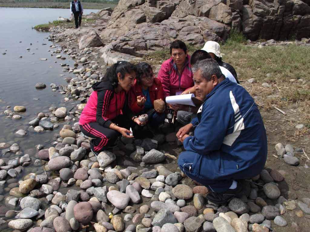 Peruvian teachers in the Blue Planet workshop