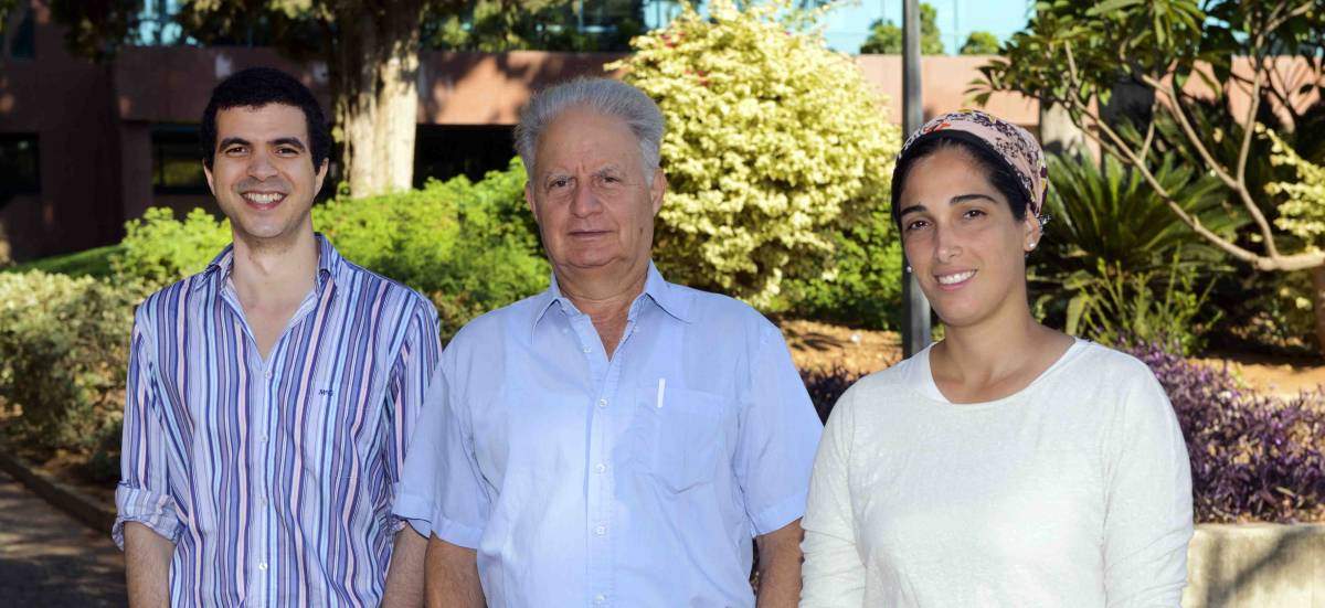 (r-l) Dr. Euclides Almeida, Prof. Yehiam Prior and Dr. Ora Bitton created a new kind of hologram