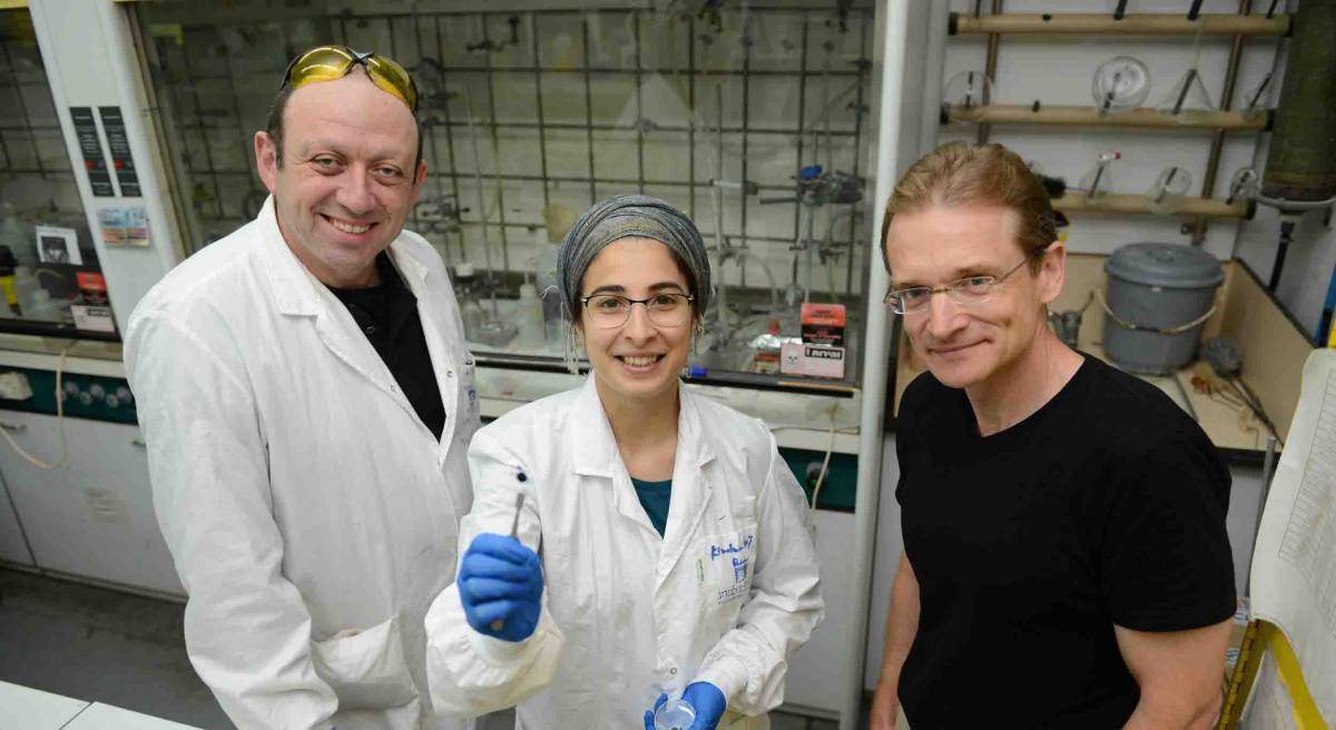 (l-r) Dr. Haim Weissman, Angelica Niazov-Elkan and Prof. Boris Rybtchinski created unique, colorful nanomaterials