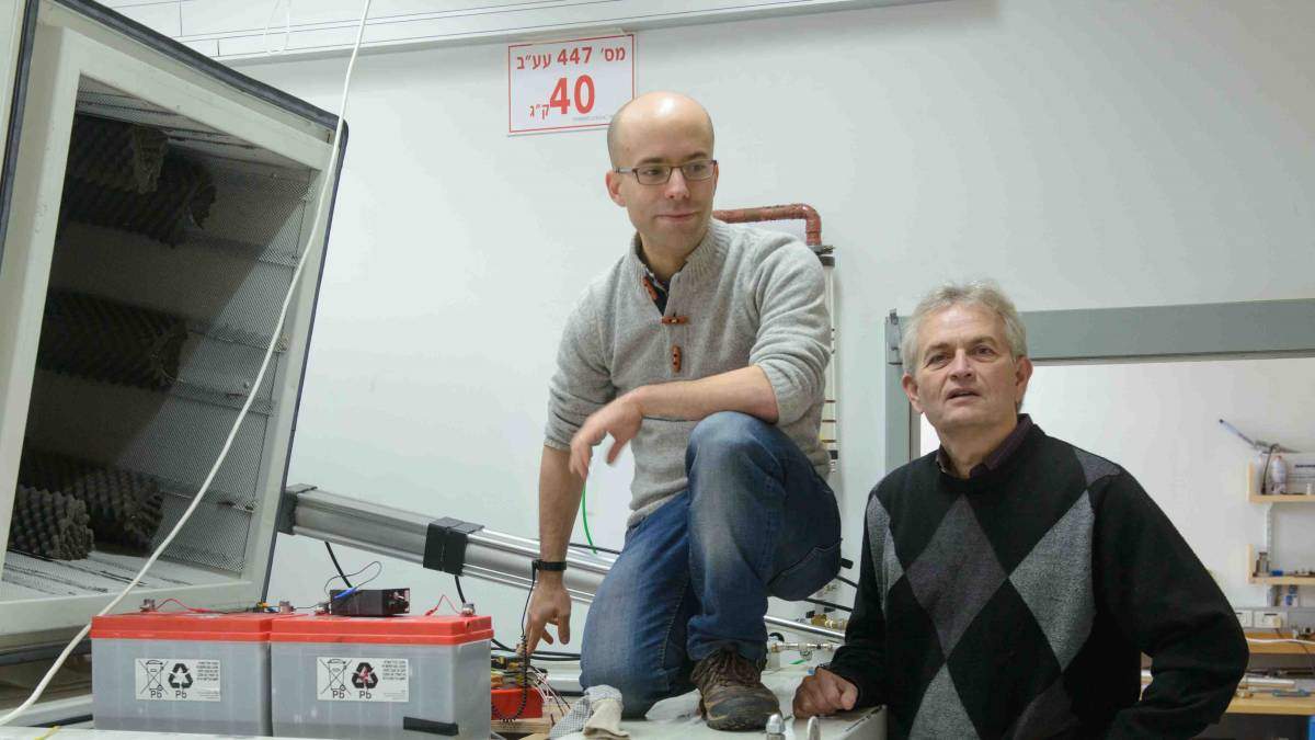 (l-r) Dorri Halbertal and Prof. Eli Zeldov can measure heat in the coldest of circumstances 