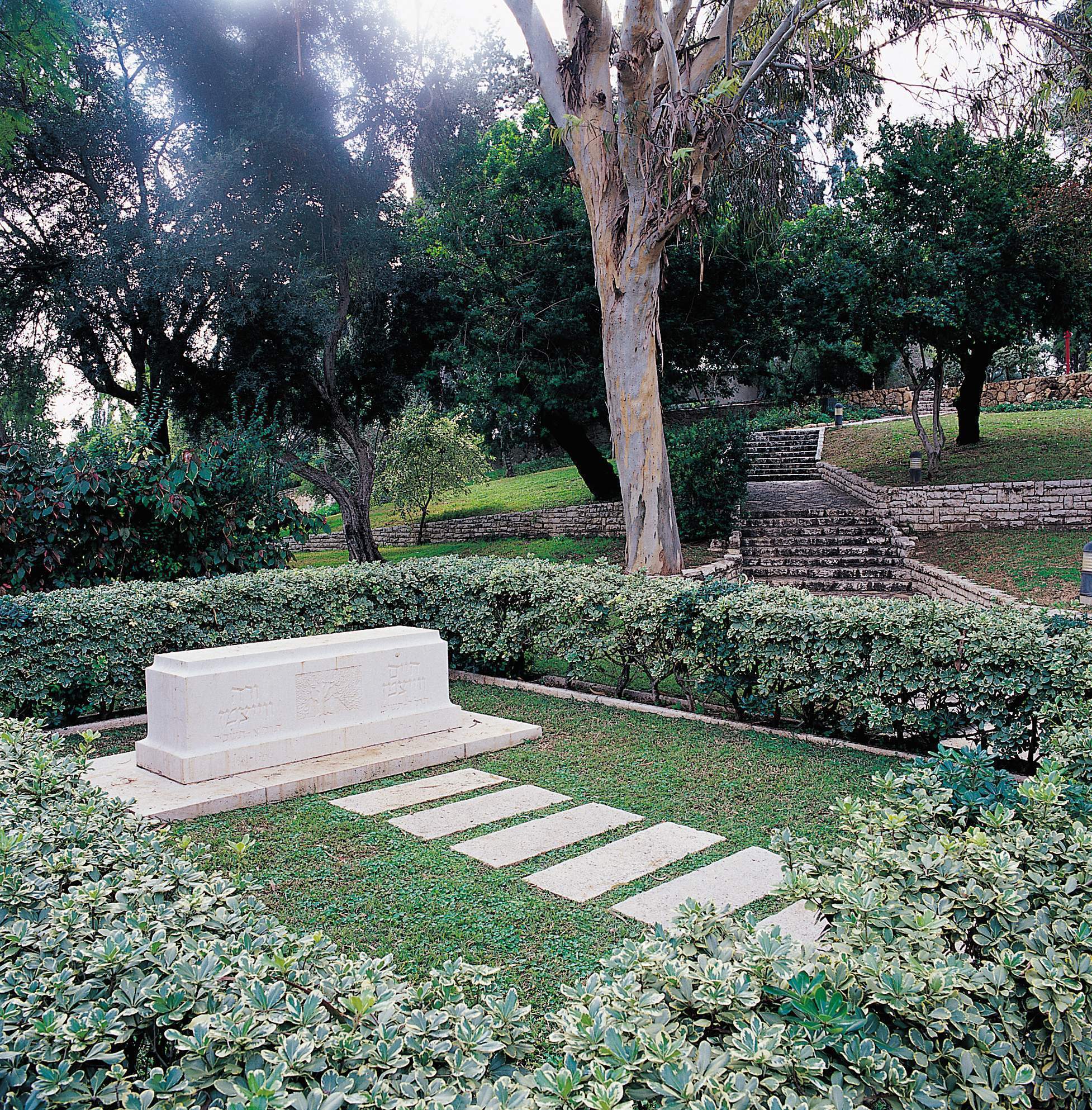 Graves of Vera and Chaim Weizmann (left and right, respectively)