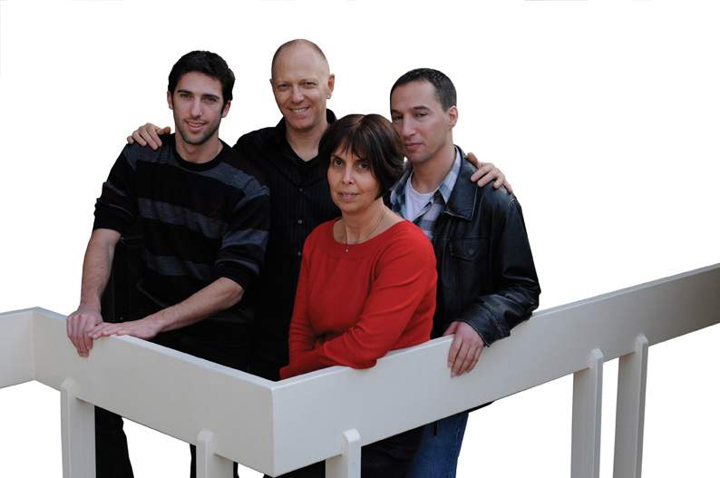 (l-r) Dan Bracha, Prof. Roy Bar-Ziv, Dr. Shirley Daube and Dr. Amnon Buxboim. Close quarters Wall-free compartments might keep gene activities in order