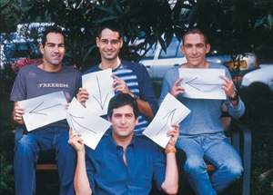 Back (l-r): Students Nadav Kashtan, Ron Milo and Shalev Itzkovitz. Front: Dr. Uri Alon. Nature’s motifs