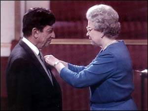 Prof. David Samuel and Queen Elizabeth II. Rare honor