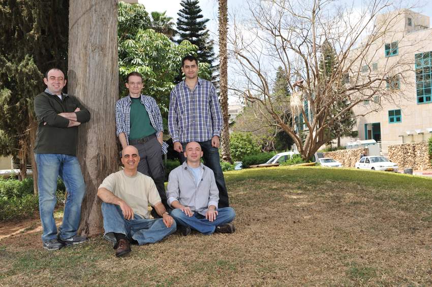 (l-r) Standing: Dr. Haim Weissman, Dr. Boris Rybtchinski, Elisha Krieg. Sitting: Dr. Eyal Shimoni and Elijah Shirman. Flexible bonds