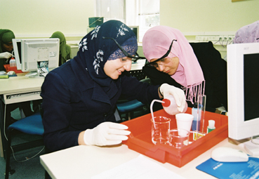 High school students from the Ar'ara village, conducting experiments in the Davidson laboratories