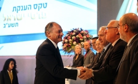 Prof. David Milstein recieves the Israel Prize. In the recieving line (from third from left): Education Minister Gideon Sa'ar, President Shimon Peres, Prime Minister Benjamin Netanyahu, Knesset Speaker Reuven Rivlin and Chief Justice Asher Grunis