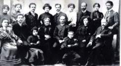  The Weizmann family in Pinsk, Belorussia, 1904. Standing (l-r): Masha, Anna, Moshe, Fanya and her husband Feivel, Fruma, Chaim, Gita and Shmuel Weizmann. Sitting (l-r): Haya and Abraham Lichtenstein, Minna, Rachel Leah, Ozer and Yehiel Weizmann, Miriam and Chaim Lubzhinsky