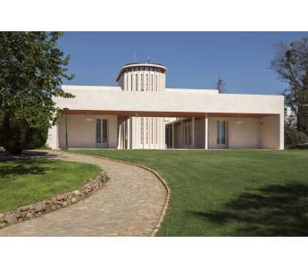 Front view of Weizmann House 